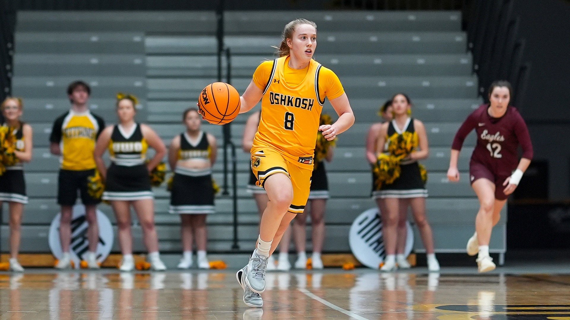 2026 Sammi Beyer Action Shot, dribbling downcourt against La Crosse