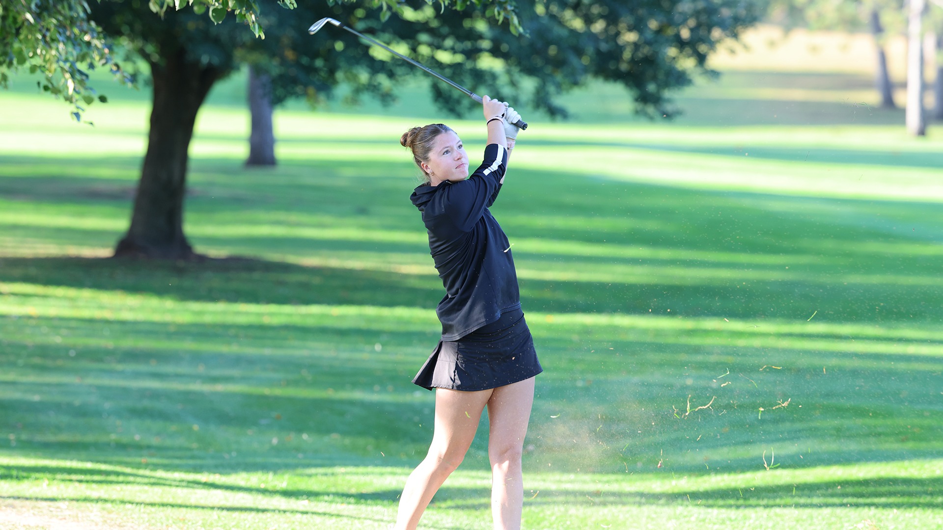 2025 Ava Fahrenholz Action Shot, golfing at the WIAC Championship