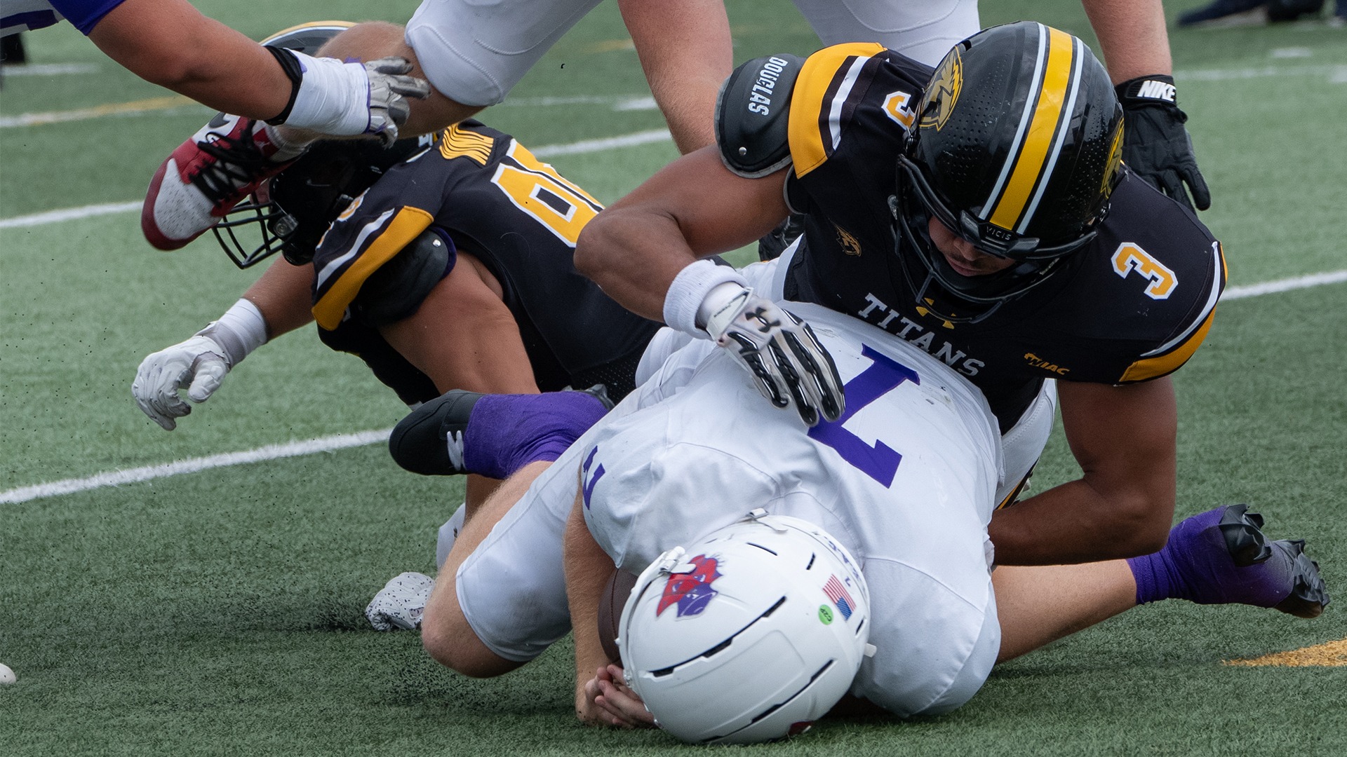 2026 Dayshawn Henry Action Shot, tackling a Linfield player