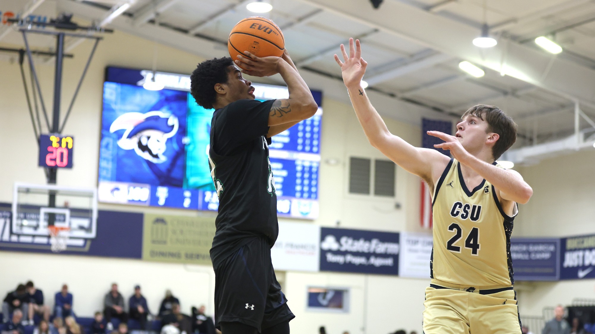 25-26 MBB Asheton Glass Shoots Over Opponent