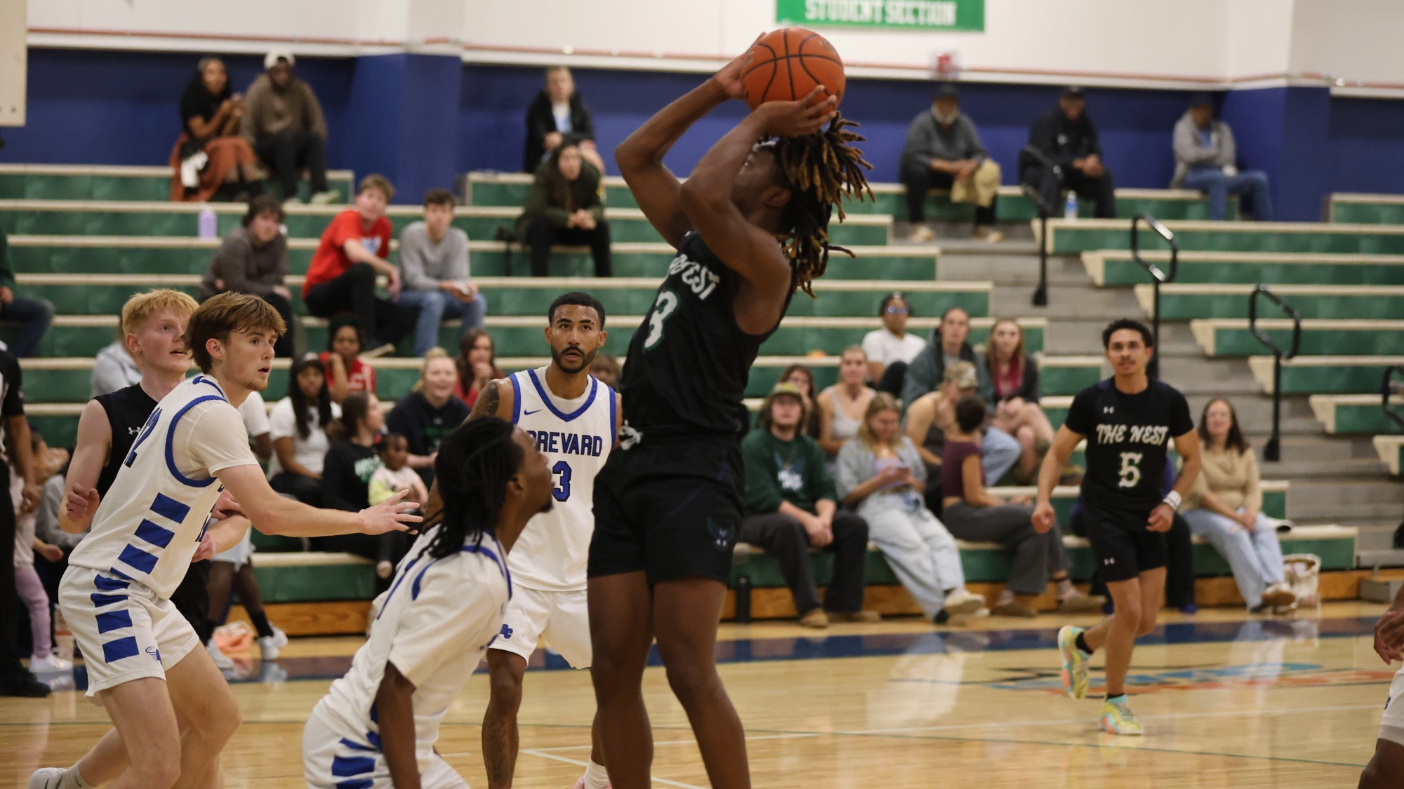 25-26 MBB Jordan Moore Jumper