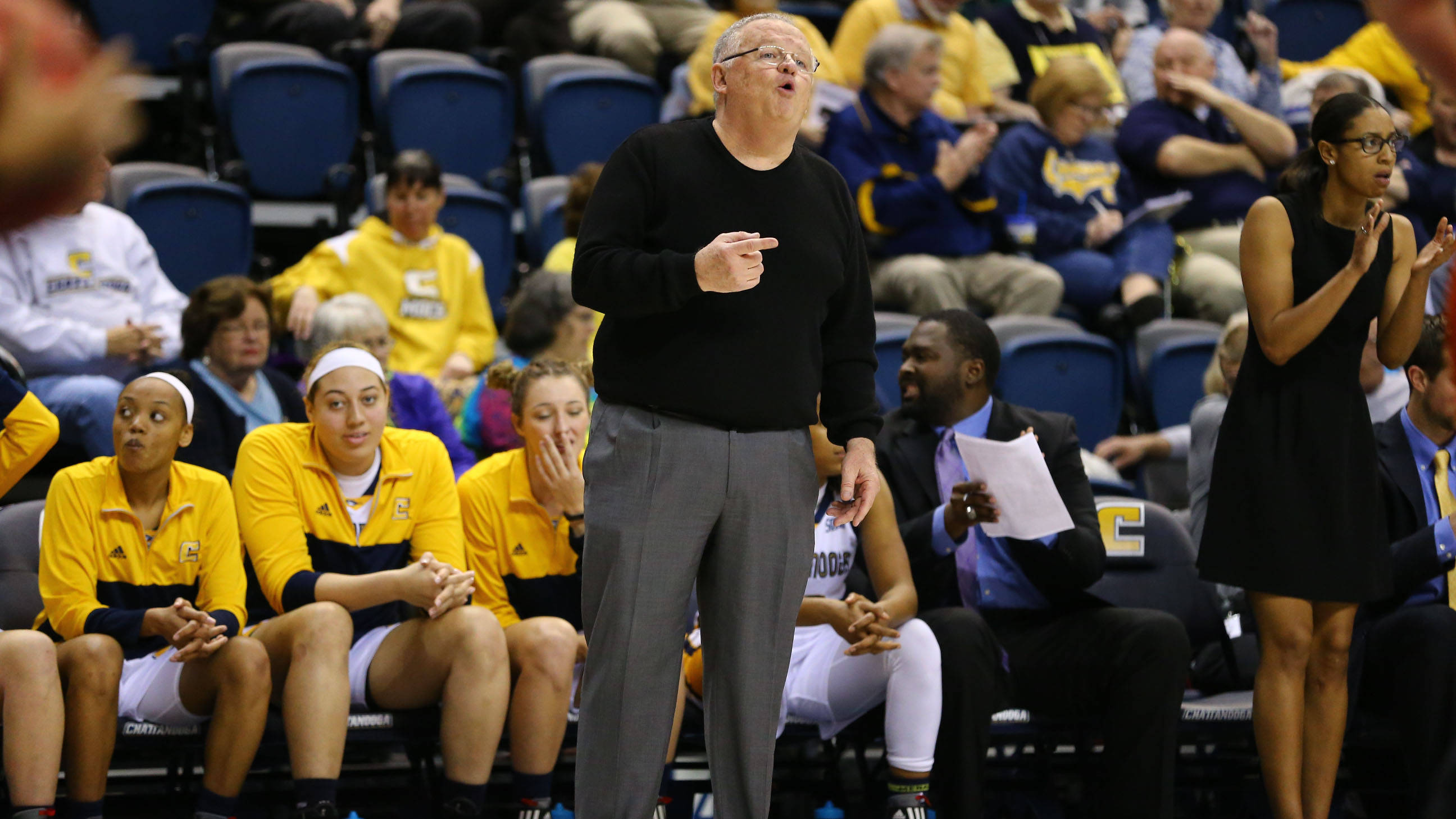 Chattanooga's Foster announces retirement