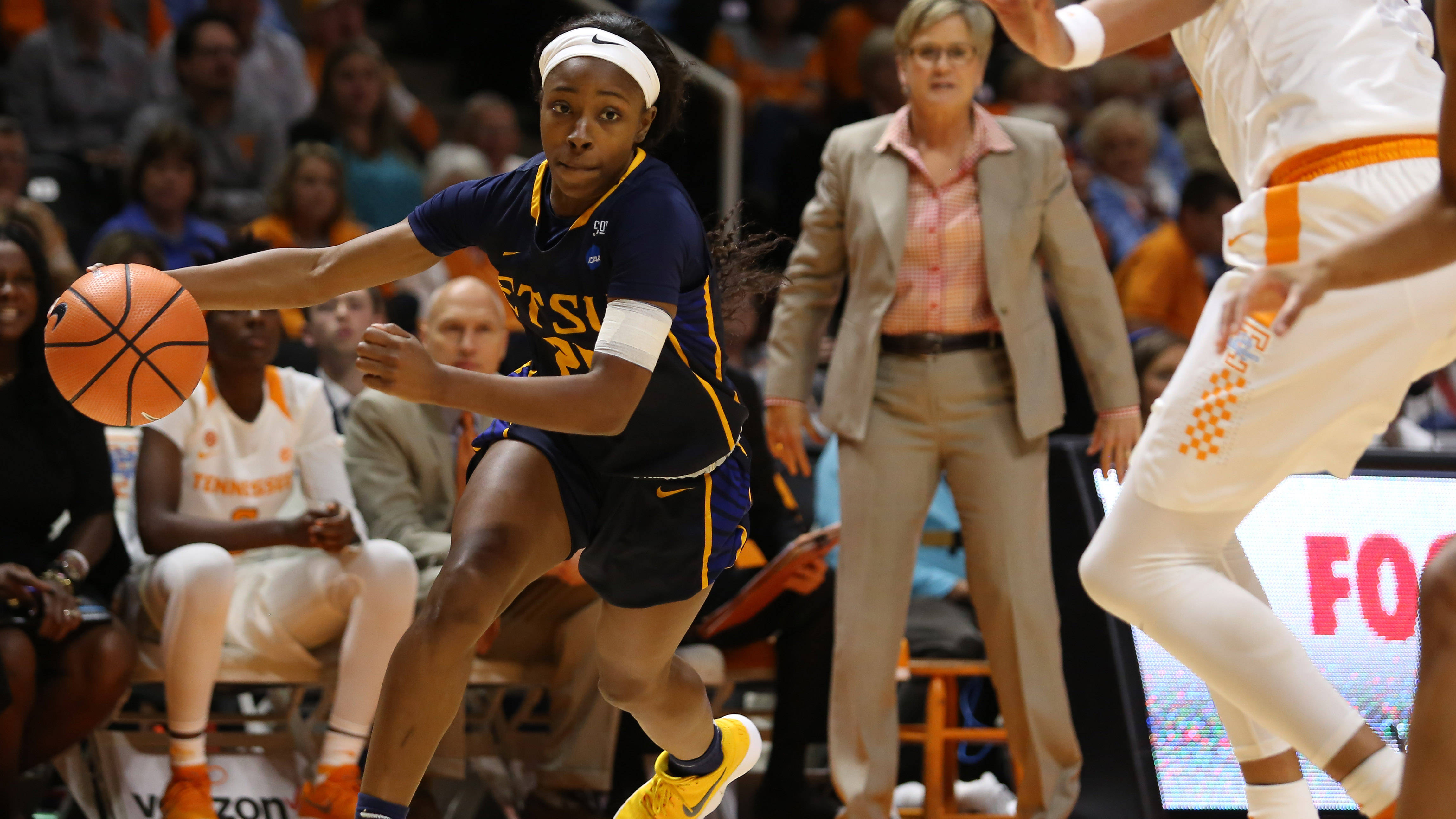 Women's basketball player of the week announced
